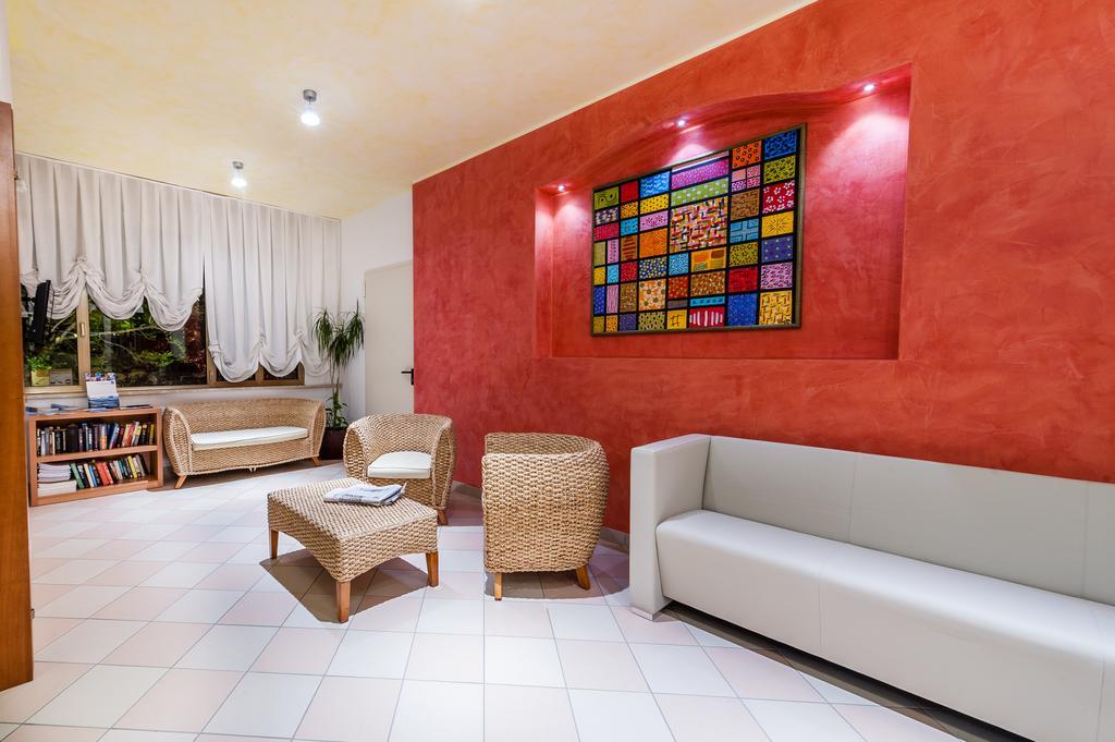 Hotel Garni Losanna Бибионе Екстериор снимка