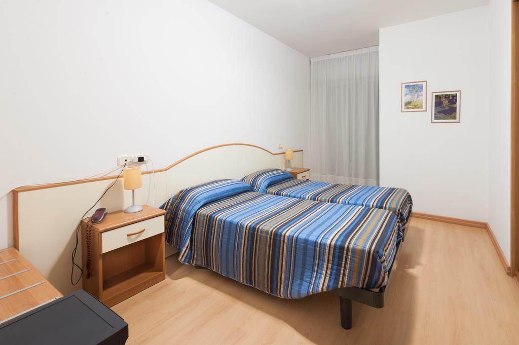 Hotel Garni Losanna Бибионе Екстериор снимка