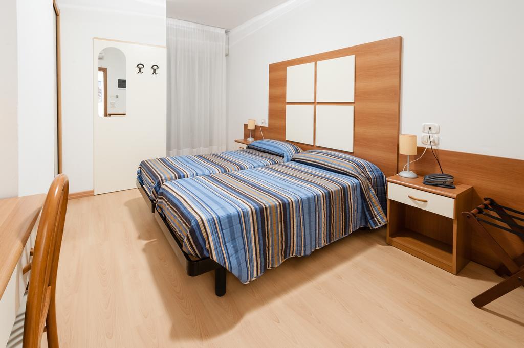 Hotel Garni Losanna Бибионе Стая снимка