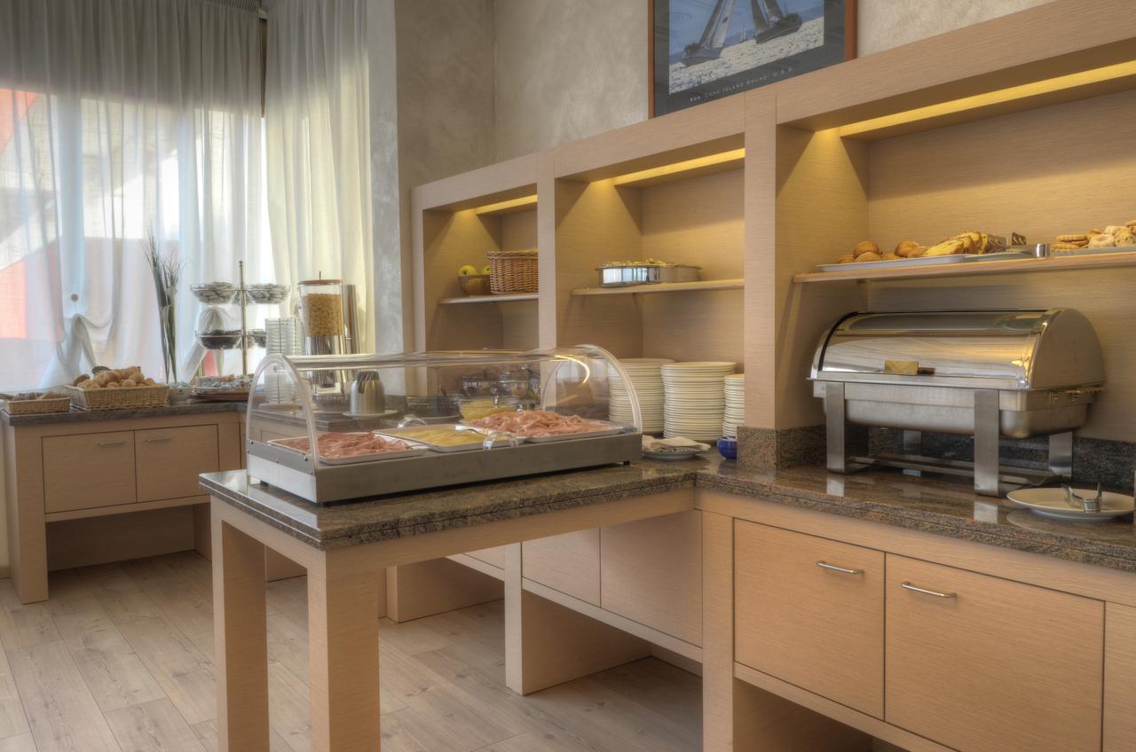 Hotel Garni Losanna Бибионе Екстериор снимка
